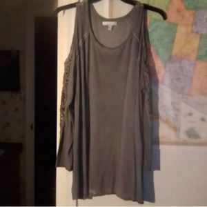 Ladies top open shoulder